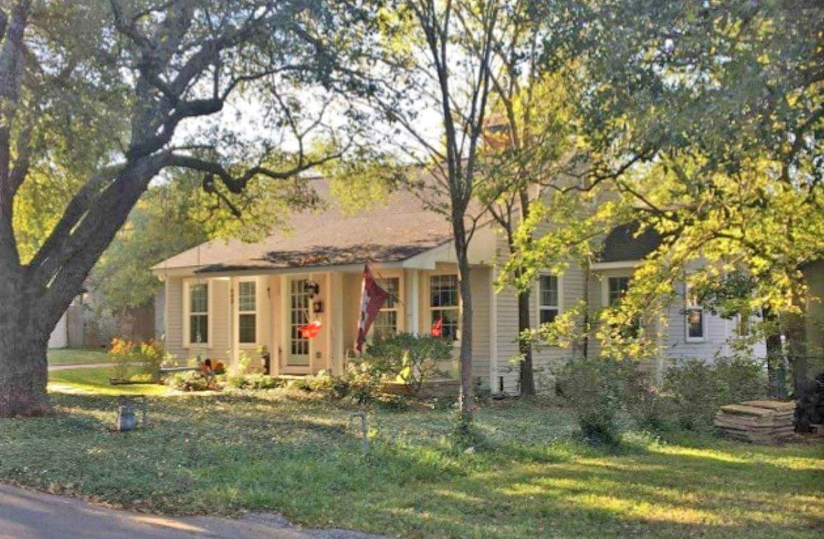 City presents 100th historical marker to 1932 Southside home